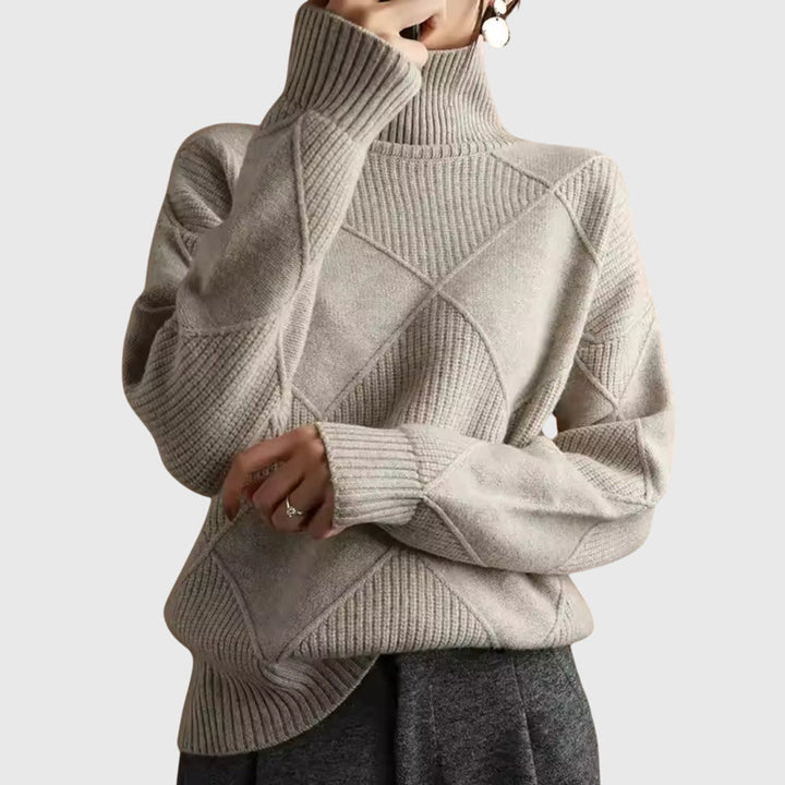 Light gray turtleneck knit jumper with diamond pattern, long sleeves, ribbed cuffs