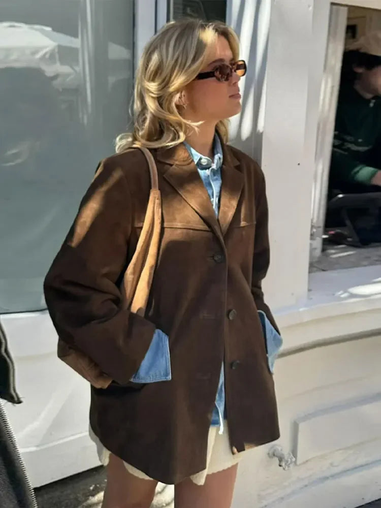 Brown single-breasted blazer jacket with notched lapels and flap pockets, long sleeves