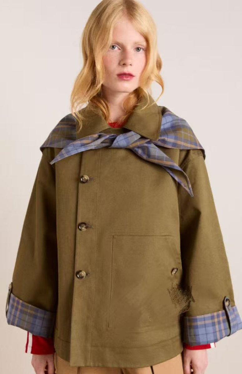 Oversized short jacket in olive-brown canvas with double-button front and plaid details